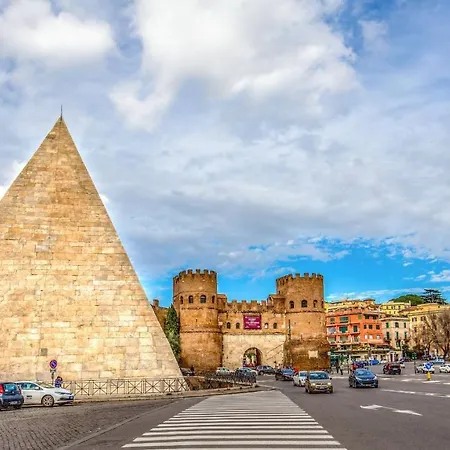 Sweet Home Piramide Rooms Bed and Breakfast
